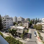 3 Bedroom Flat Near Center Lejlighed *