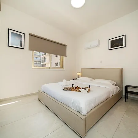 3 Bedroom Flat Near Center 아파트