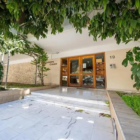 3 Bedroom Flat Near Center 아파트 *