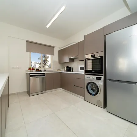 아파트 3 Bedroom Flat Near Center 니코시아