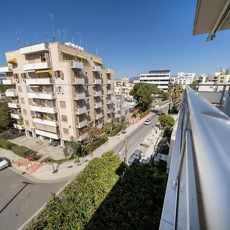 3 Bedroom Flat Near Center 니코시아
