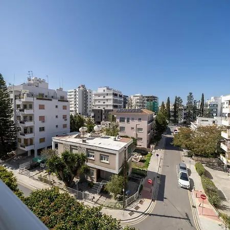 3 Bedroom Flat Near Center 아파트 *
