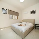 3 Bedroom Flat Near Center Διαμέρισμα
