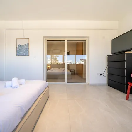 3 Bedroom Flat Near Center ニコシア