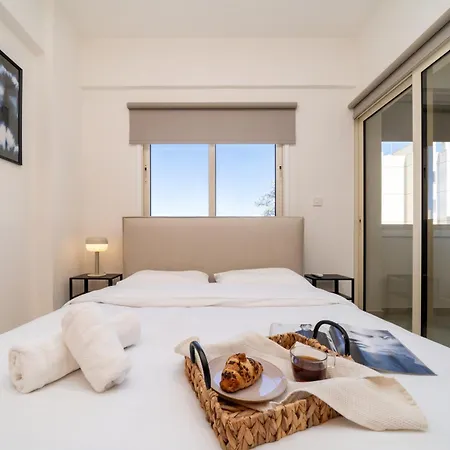 アパート 3 Bedroom Flat Near Center ニコシア