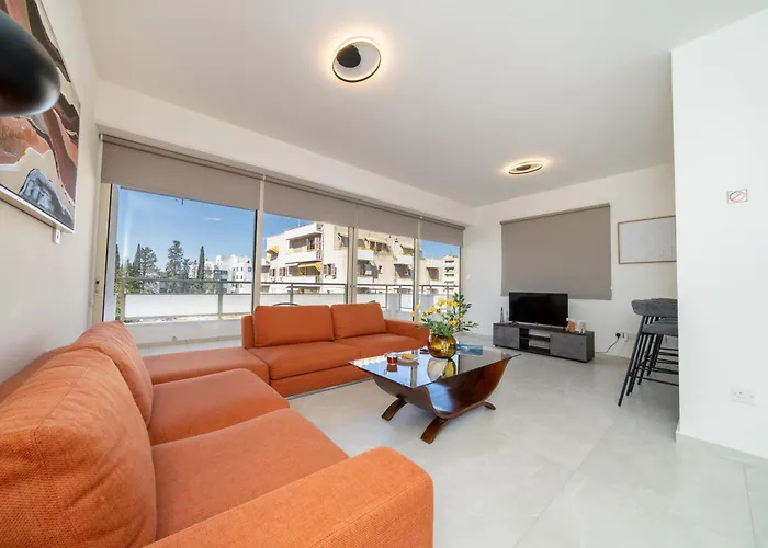 3 Bedroom Flat Near Center דירה *